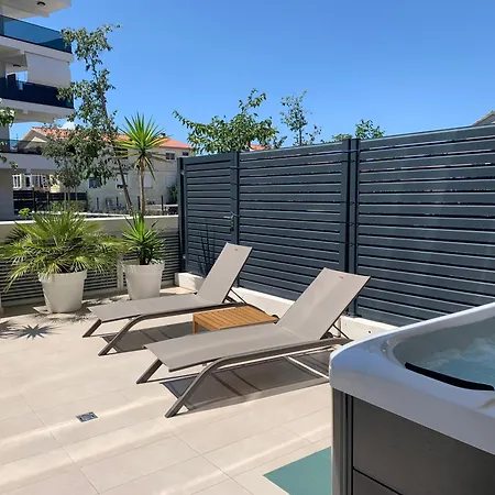 Capitol Exclusive With Private Terrace Apartment